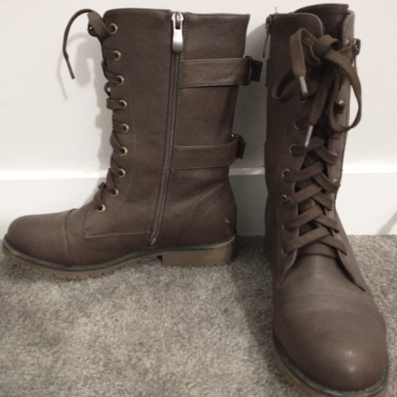 Boots - Picture 2 of 5